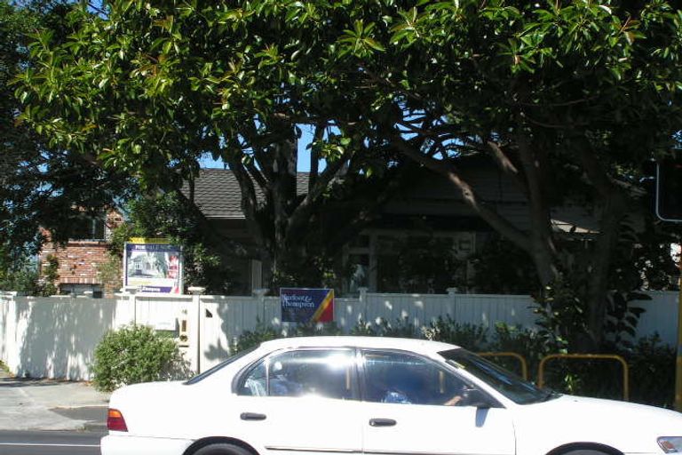 Photo of property in 46 Onewa Road, Northcote Point, Auckland, 0627