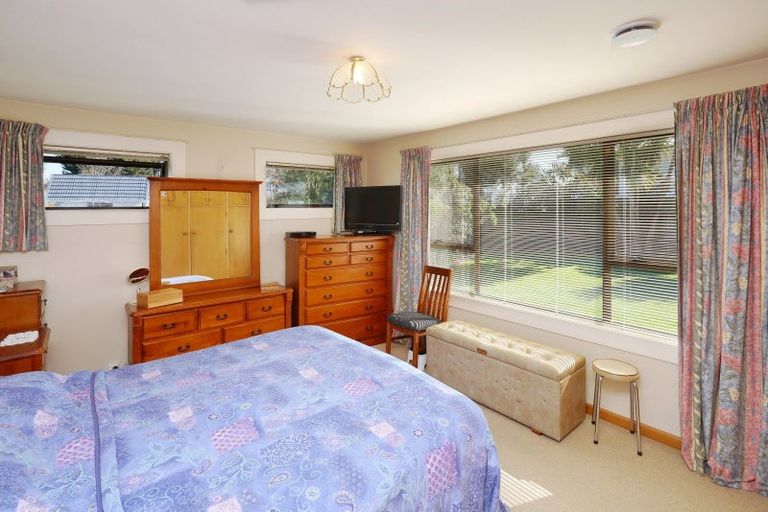 Photo of property in 2 Ward Place, Rangiora, 7400