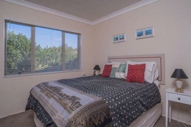 Photo of property in 21 Chieftain Rise, Goodwood Heights, Auckland, 2105