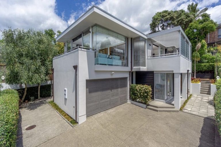 Photo of property in 2/55 Parr Terrace, Castor Bay, Auckland, 0620