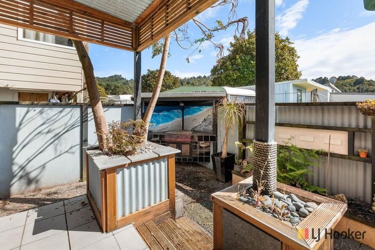Photo of property in 28 Ocean View Road, Waihi Beach, 3611