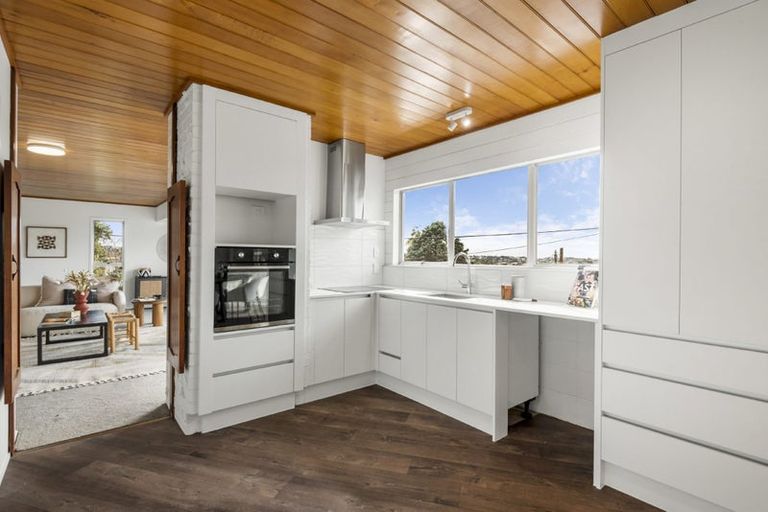 Photo of property in 1/3 Garadice Road, Rothesay Bay, Auckland, 0630