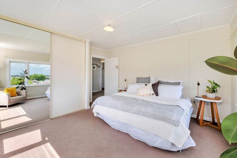 Photo of property in 15 Awaroa Road, Helensville, 0800