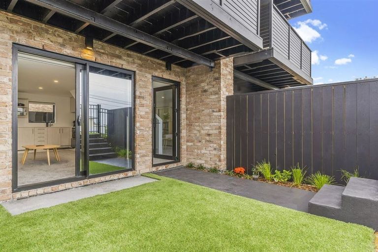 Photo of property in 2/137 View Road, Sunnyvale, Auckland, 0612