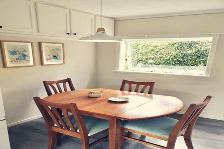 Photo of property in 35 Montgomery Avenue, Rothesay Bay, Auckland, 0630