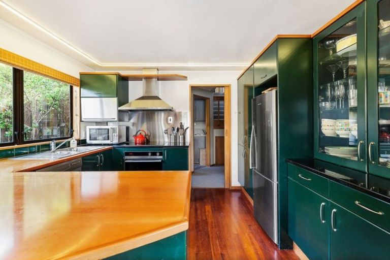 Photo of property in 110 Maida Vale Road, Roseneath, Wellington, 6011