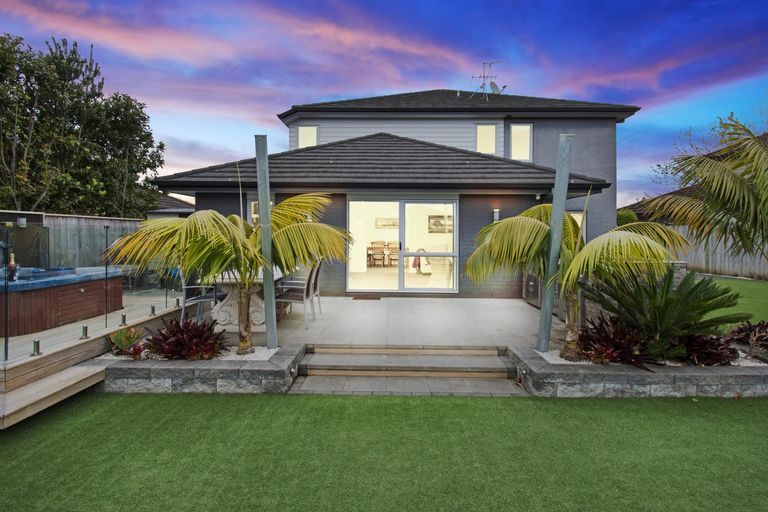 Photo of property in 17 Turnberry Drive, Wattle Downs, Auckland, 2103