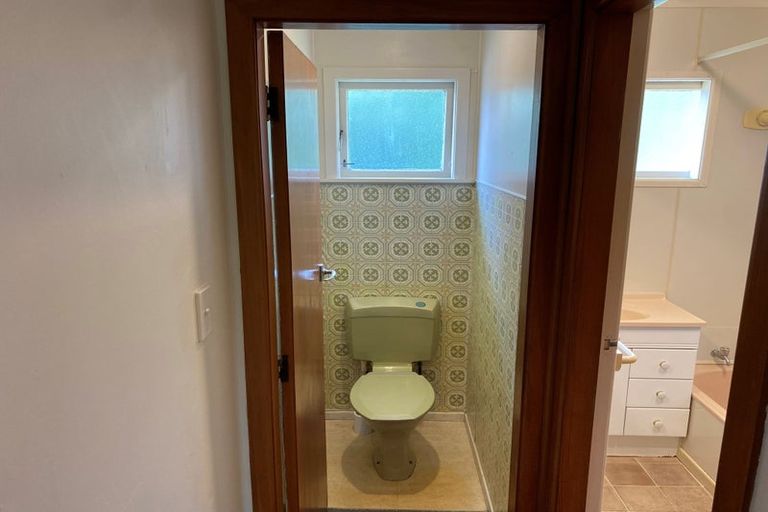 Photo of property in 2/284 Wairau Road, Glenfield, Auckland, 0629