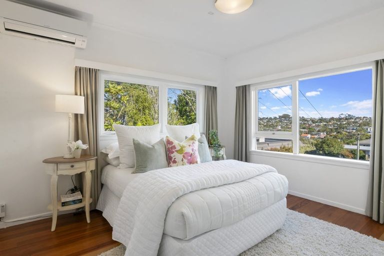 Photo of property in 1/1a Scarboro Terrace, Murrays Bay, Auckland, 0630