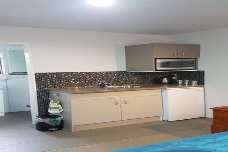 Photo of property in 834 East Coast Road, Oteha, Auckland, 0630