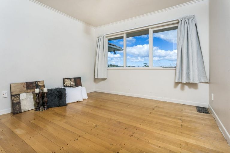 Photo of property in 2/13 Manuka Road, Bayview, Auckland, 0629