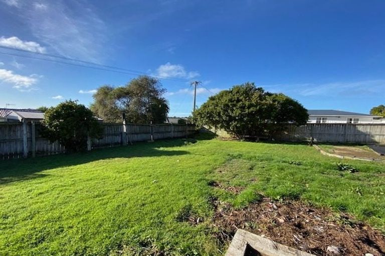 Photo of property in 37 Fairclough Road, Beach Haven, Auckland, 0626