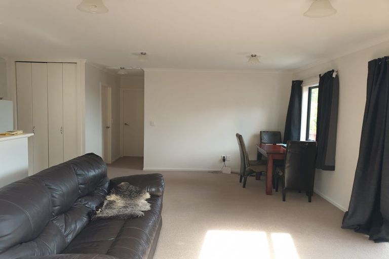 Photo of property in 56a Salford Street, Newlands, Wellington, 6037