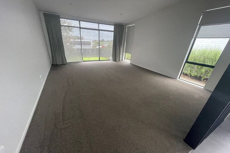 Photo of property in 19 Lieutenant Lane, Papakura, 2110