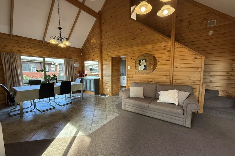 Photo of property in 4 Hadley Wood Drive, Wattle Downs, Auckland, 2103