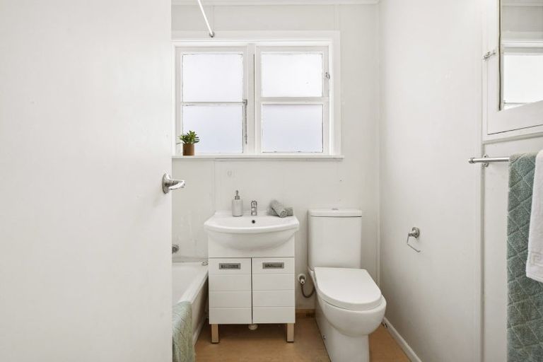 Photo of property in 53 Hewer Crescent, Naenae, Lower Hutt, 5011