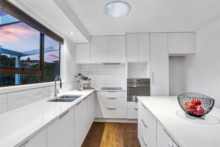 Photo of property in 3/28 Beach Road, Castor Bay, Auckland, 0620