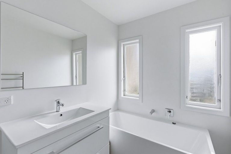 Photo of property in 556 Queen Street East, Levin, 5510