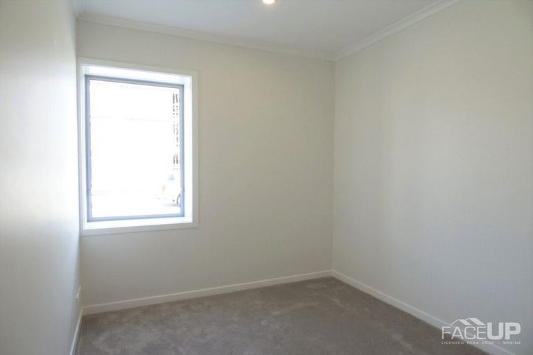 Photo of property in 1/2 Warrant Officer Lane, Hobsonville, Auckland, 0616
