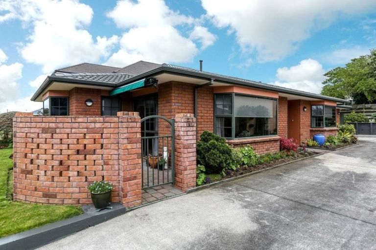 Photo of property in 12 Kawaroa Close, New Plymouth, 4310