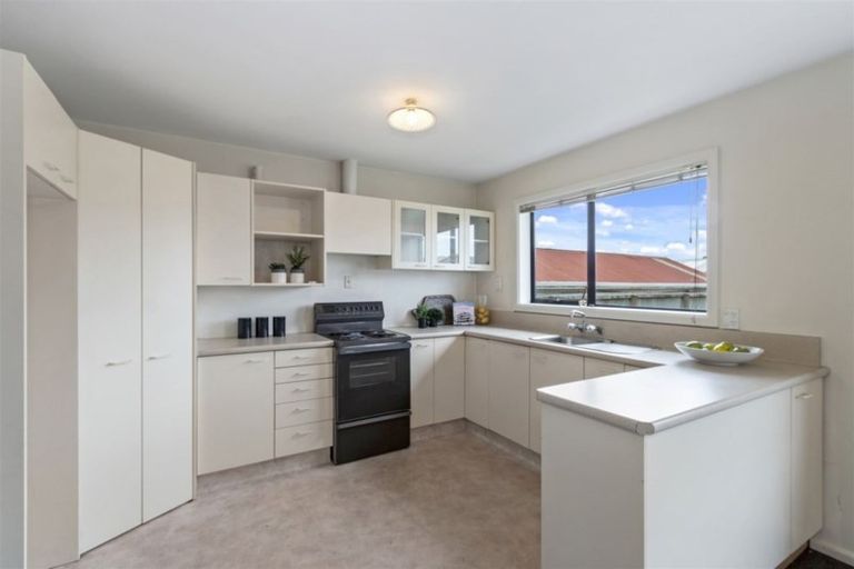Photo of property in 12 Daniels Road, Redwood, Christchurch, 8051
