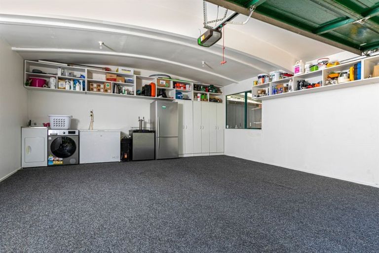 Photo of property in 112 Mountain Road, Henderson Valley, Auckland, 0612