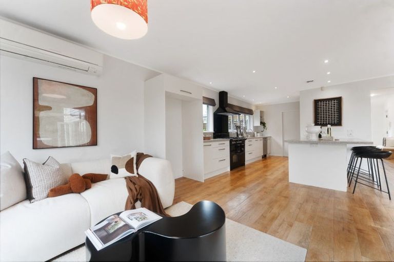 Photo of property in 90 Exmouth Road, Northcote, Auckland, 0627
