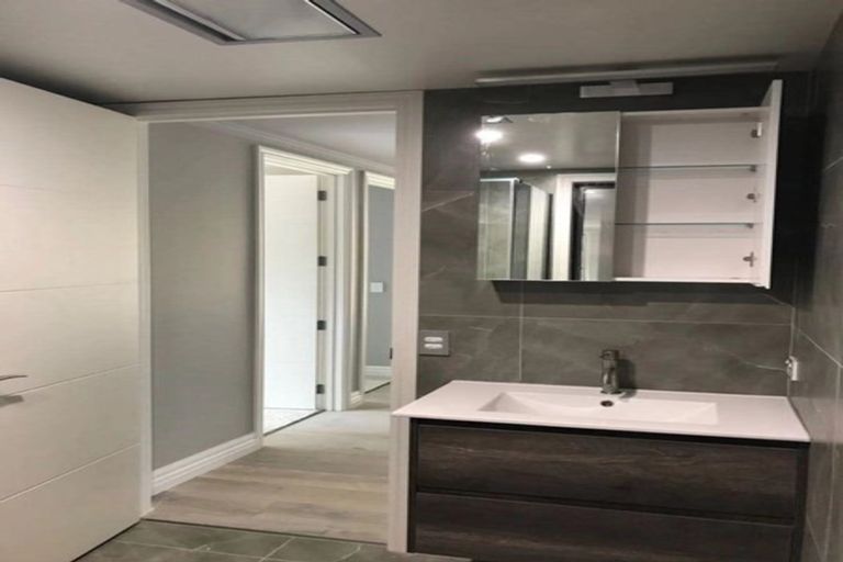 Photo of property in 15 Pixie Place, Pakuranga Heights, Auckland, 2010