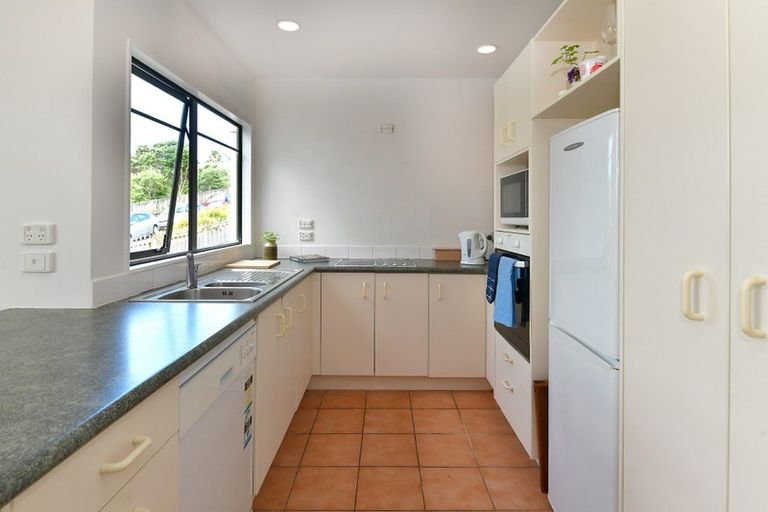 Photo of property in 1/62 Fernhill Way, Oteha, Auckland, 0632