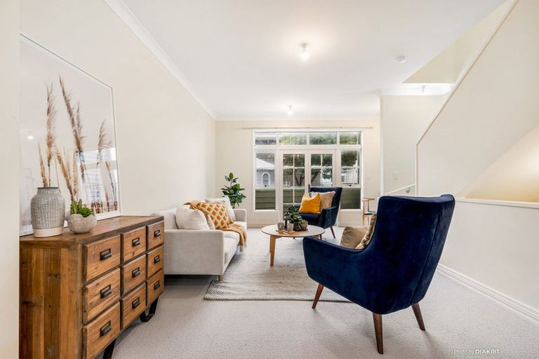 Photo of property in 5 Murphy Street, Thorndon, Wellington, 6011