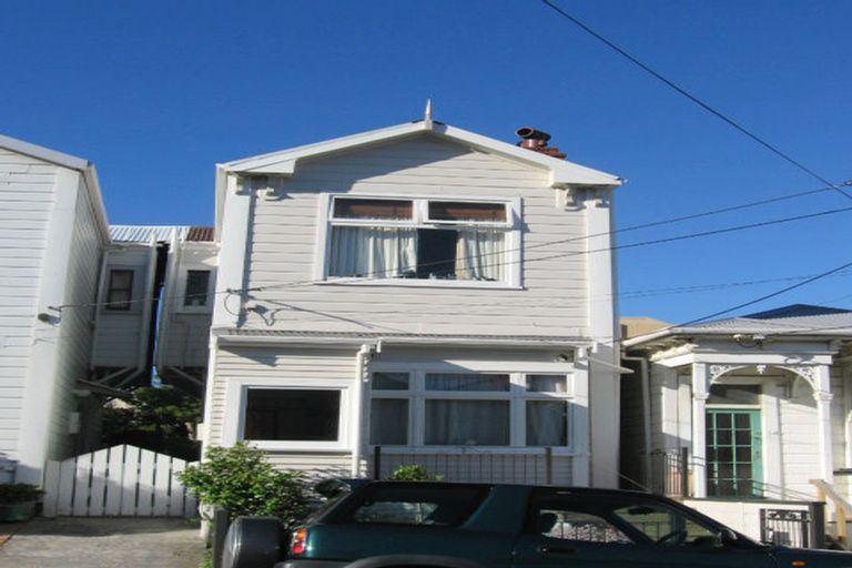 Photo of property in 16 Caroline Street, Mount Victoria, Wellington, 6011