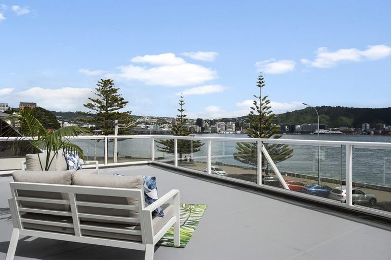 Photo of property in 338 Oriental Parade, Oriental Bay, Wellington, 6011