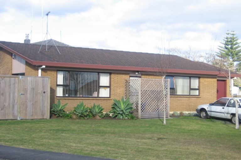 Photo of property in 2/50 Youngs Road, Papakura, 2110