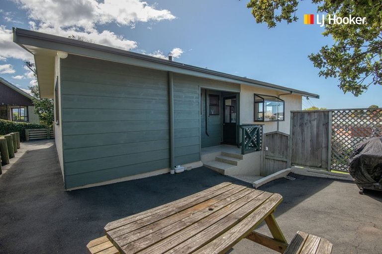 Photo of property in 100 Easther Crescent, Kew, Dunedin, 9012