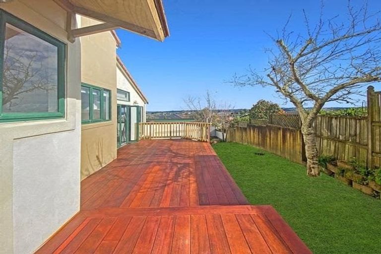 Photo of property in 24 Taroka Close, Pinehill, Auckland, 0632