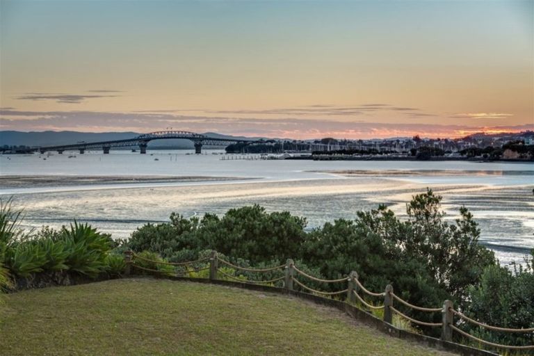 Photo of property in 92d Ngataringa Road, Devonport, Auckland, 0624