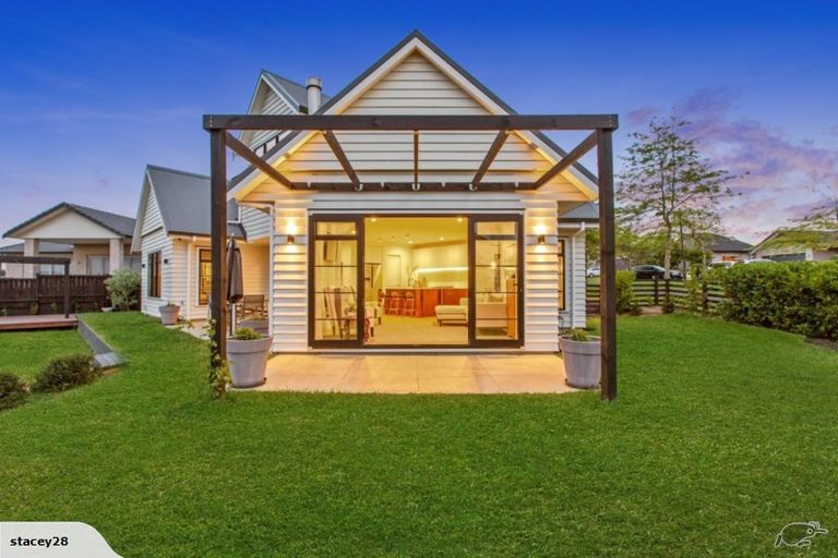 Photo of property in 11 Asola Place, Karaka, Papakura, 2113