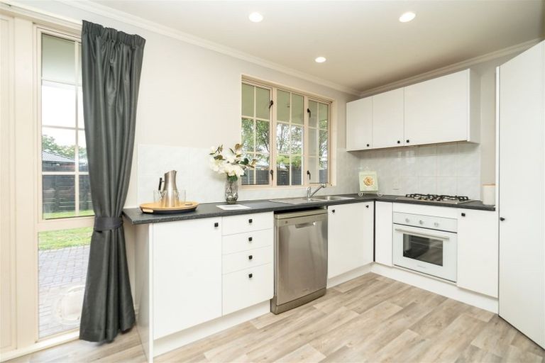 Photo of property in 37 Nielsen Gardens, Rototuna, Hamilton, 3210