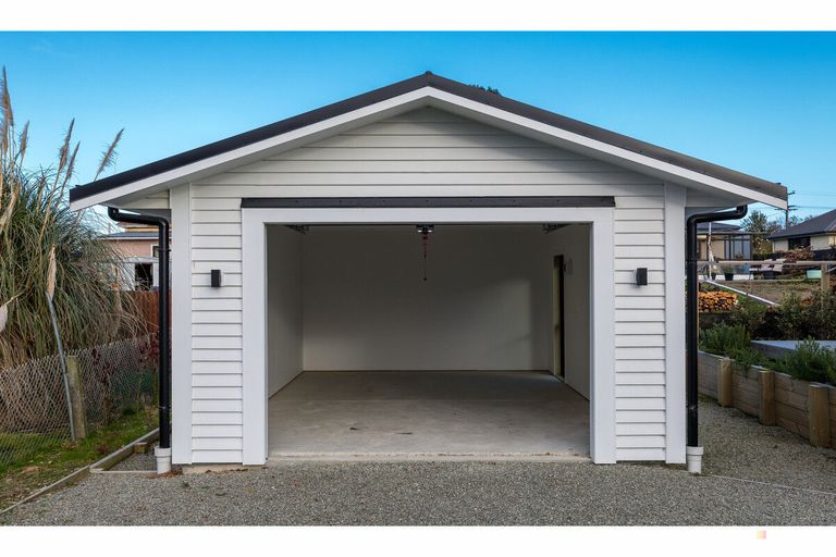 Photo of property in 11 Exeter Street, Waimate, 7924