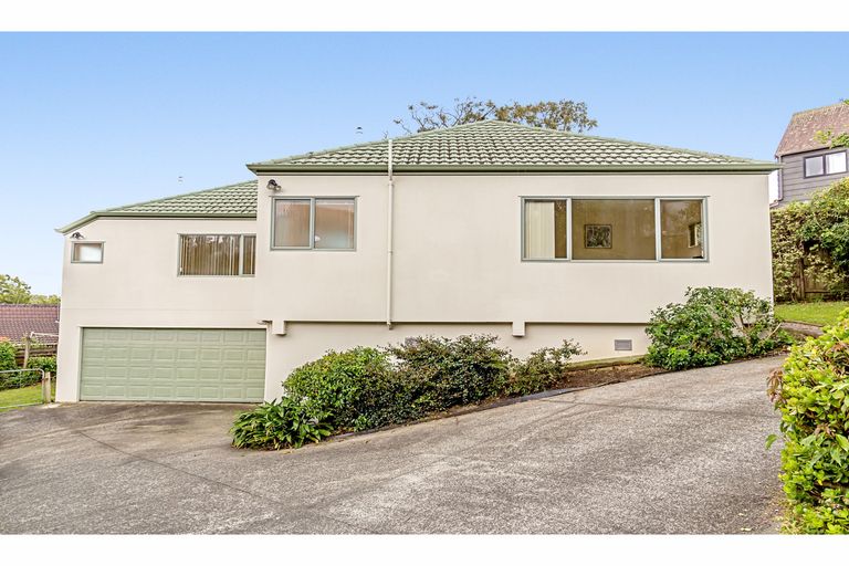 Photo of property in 2/115 Arran Road, Browns Bay, Auckland, 0630