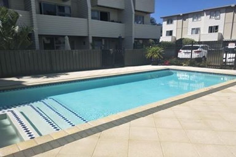 Photo of property in 9/3 Riverside Road, Orewa, 0931