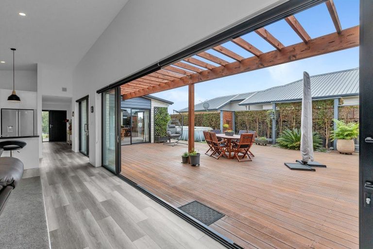 Photo of property in 11 Waitemata Drive, One Tree Point, 0118
