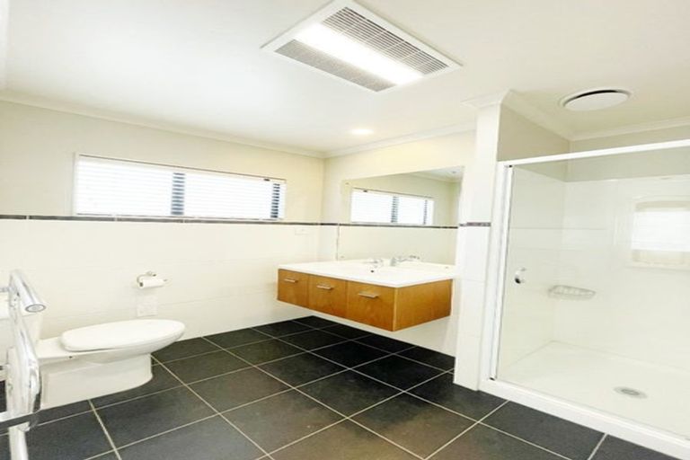 Photo of property in 12 Oakville Avenue, Flat Bush, Auckland, 2016
