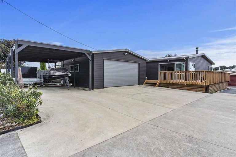 Photo of property in 18 Athenree Road, Athenree, Katikati, 3177