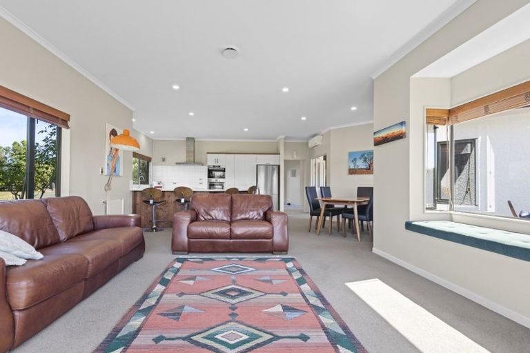 Photo of property in 79 Polson Hill Drive, Aokautere, Palmerston North, 4471