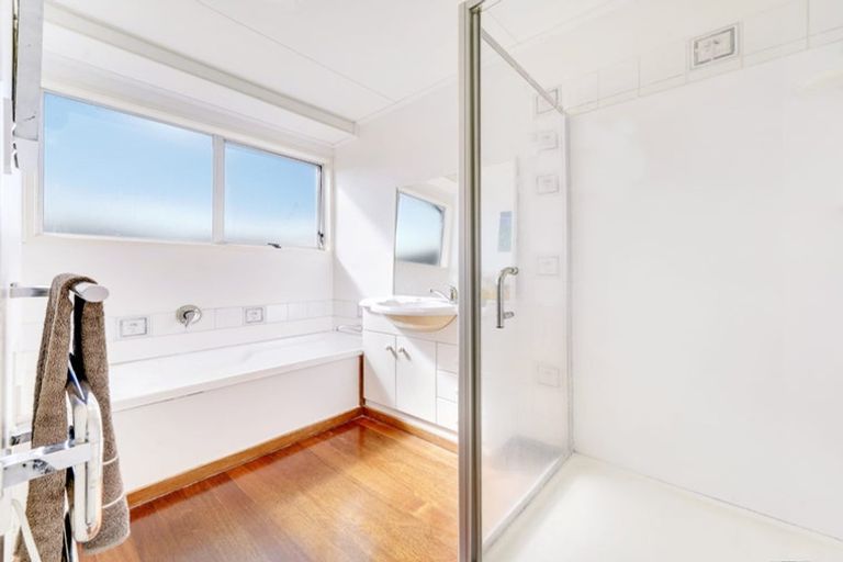 Photo of property in 2 Lipton Grove, Opaheke, Papakura, 2113