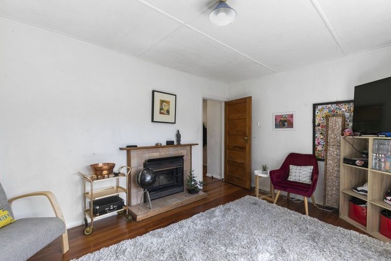 Photo of property in 138 Miromiro Road, Normandale, Lower Hutt, 5010