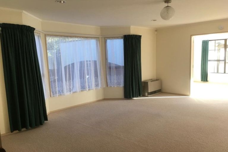 Photo of property in 5 Alister Way, Churton Park, Wellington, 6037