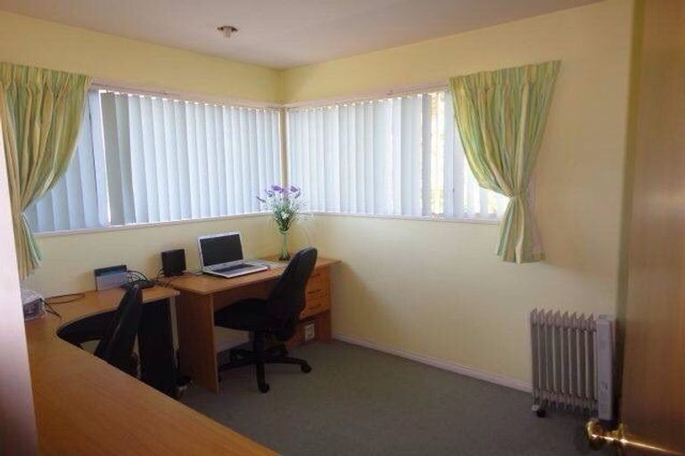 Photo of property in 94 Memorial Avenue, Ilam, Christchurch, 8053