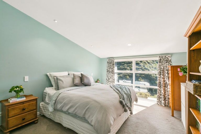 Photo of property in 16 Narbada Crescent, Khandallah, Wellington, 6035